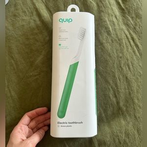 NWT Green Plastic Quip Electric Toothbrush
